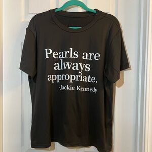 💐 NWOT Black and white Jackie Kennedy pearls tshirt size 0xl